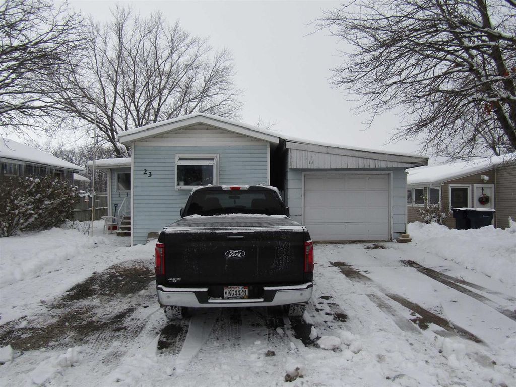 Photo of 23 Falling Creek DRIVE #23, Janesville, WI 53548 (MLS # 2013299)