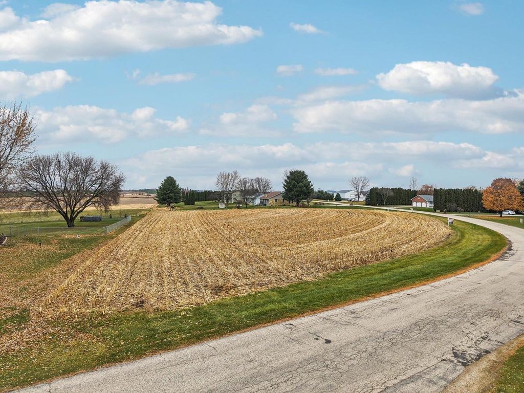 Photo of Lot 4 Hickory Run, Waunakee, WI 53597 (MLS # 2014266)