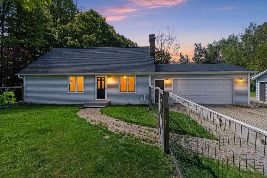 Photo of N9495 Hwy U, Green Bay, WI 54303 (MLS # 50328329)