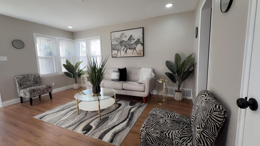 Photo of 4204 W Sheridan AVENUE, Milwaukee, WI 53209 (MLS # 1942819)