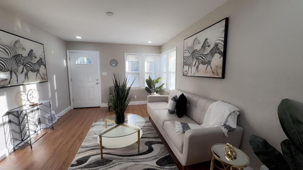 Photo of 4204 W Sheridan AVENUE, Milwaukee, WI 53209 (MLS # 1942819)