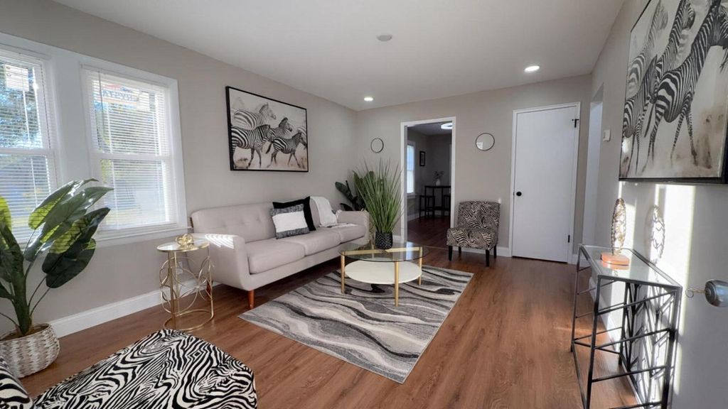 Photo of 4204 W Sheridan AVENUE, Milwaukee, WI 53209 (MLS # 1942819)