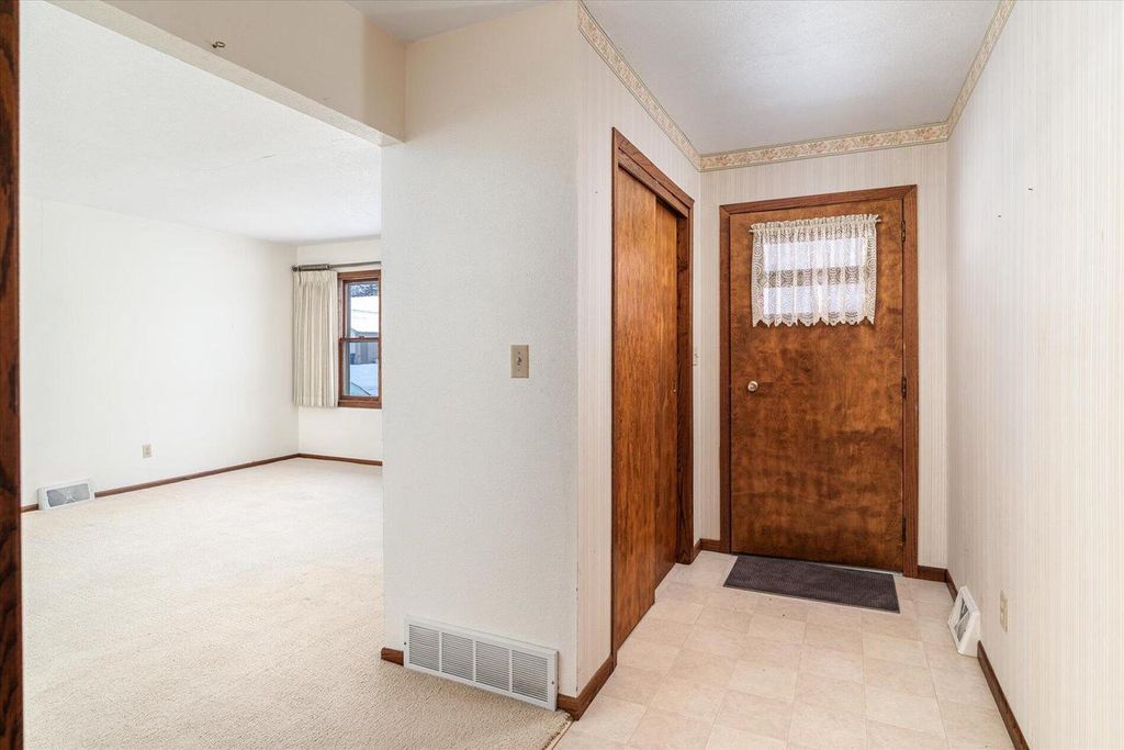 Photo of 427 E Oak STREET, Viroqua, WI 54665 (MLS # 1944429)