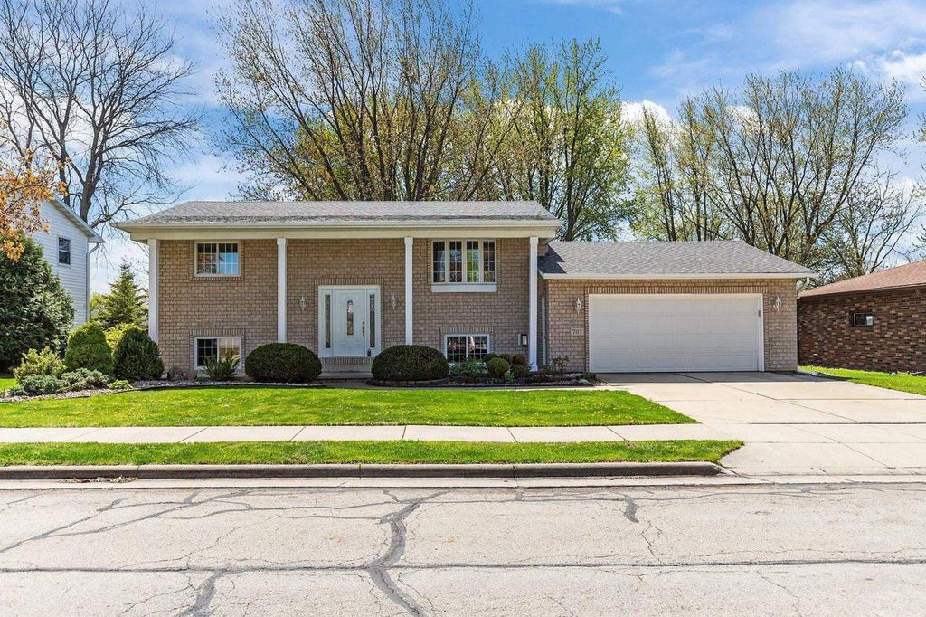Photo of 707 Pierce AVENUE, Little Chute, WI 54140 (MLS # 50325103)