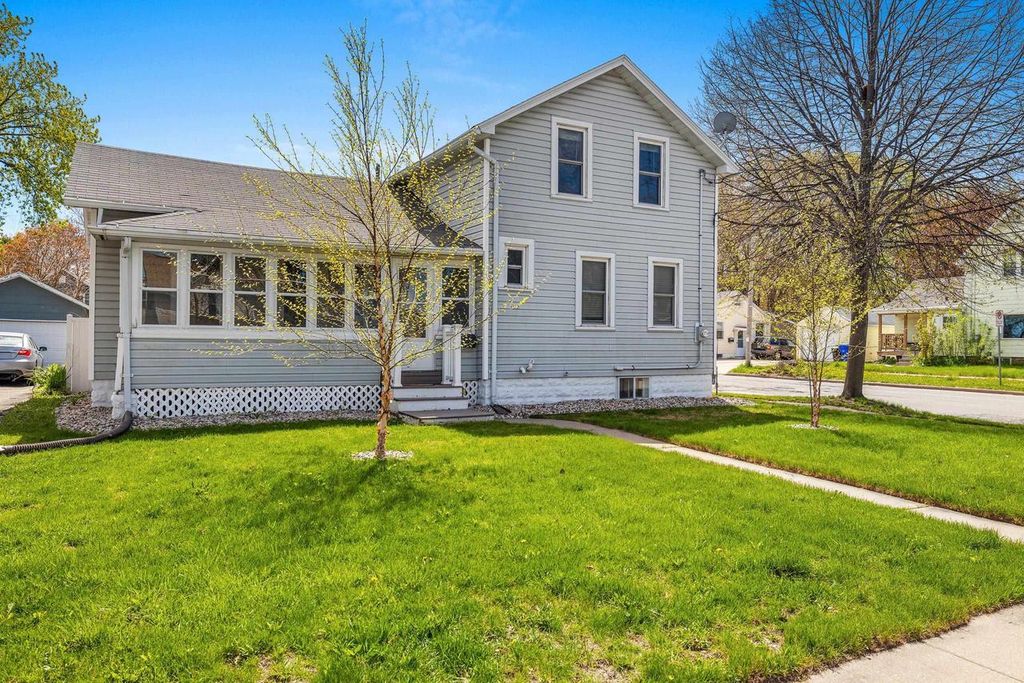Photo of 933 W Lawrence STREET, Appleton, WI 54914 (MLS # 50324907)