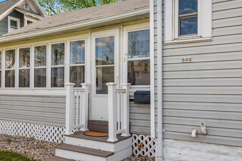 Photo of 933 W Lawrence STREET, Appleton, WI 54914 (MLS # 50324907)