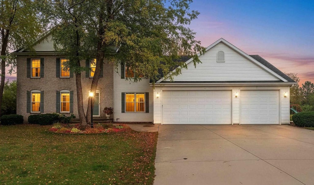 Photo of W5989 Strawflower DRIVE, Appleton, WI 54915 (MLS # 50334394)