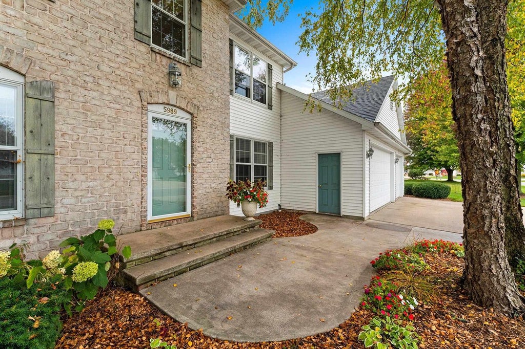 Photo of W5989 Strawflower DRIVE, Appleton, WI 54915 (MLS # 50334394)