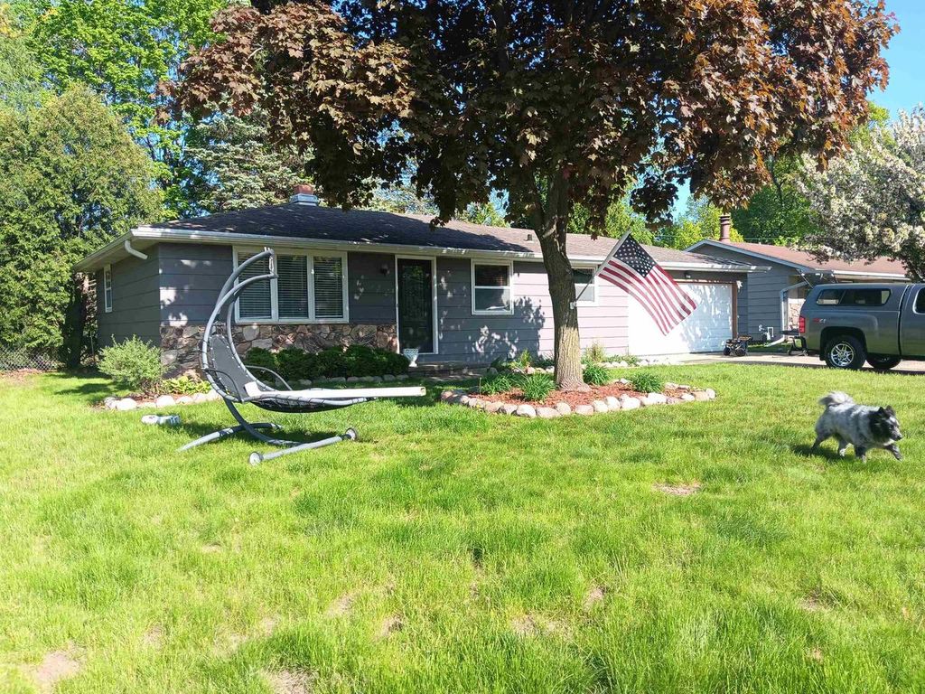 Photo of 1225 Delray DRIVE, Green Bay, WI 54304 (MLS # 50324286)