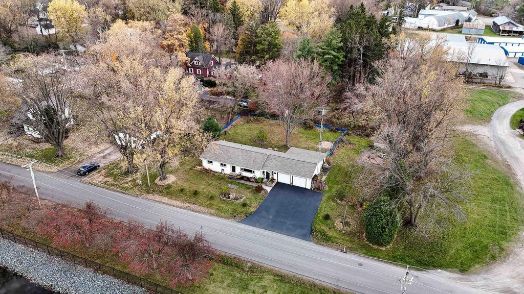 Photo of 235 School STREET, Amherst, WI 54406 (MLS # 22505327)