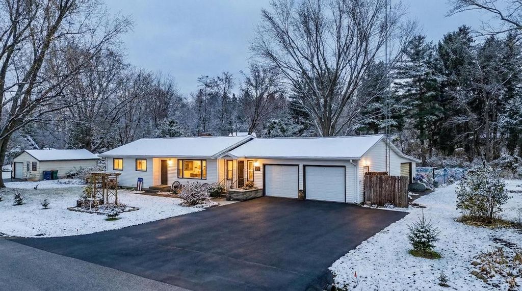 Photo of 235 School STREET, Amherst, WI 54406 (MLS # 22505327)