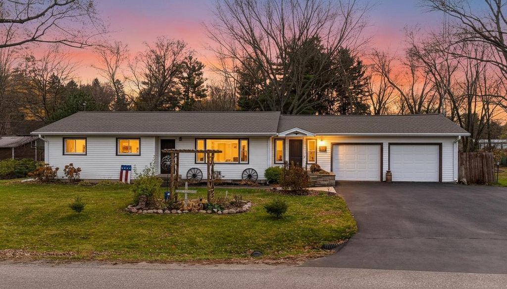 Photo of 235 School STREET, Amherst, WI 54406 (MLS # 22505327)