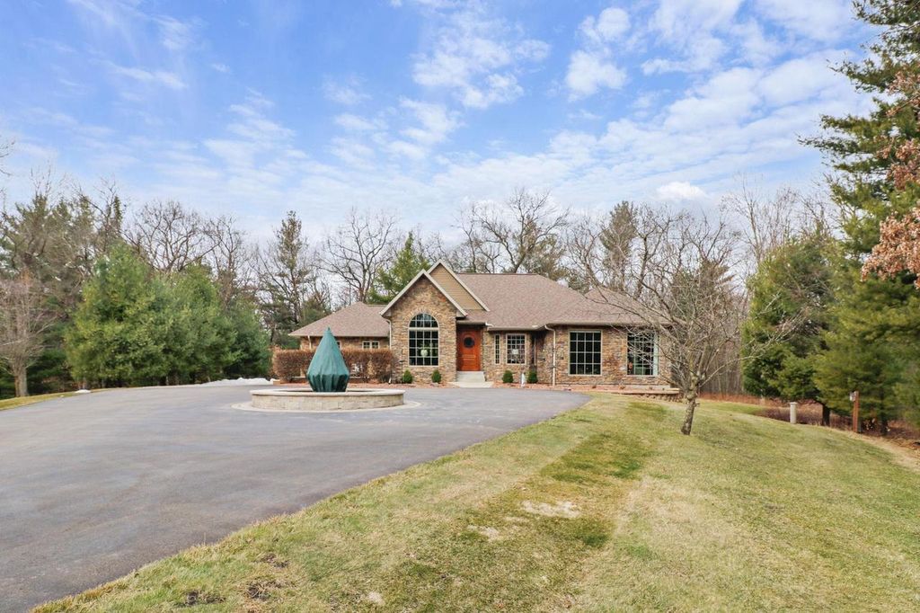 Photo of S2051 Park Lane CIRCLE, Reedsburg, WI 53959 (MLS # 2018710)