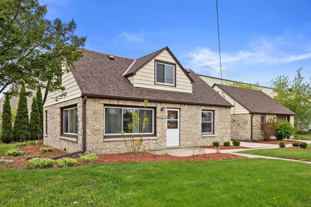 Photo of 2001 W Bender ROAD, Glendale, WI 53209 (MLS # 1960490)