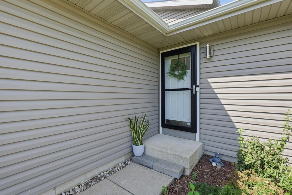 Photo of 301 Ridgeview DRIVE, Lake Mills, WI 53551 (MLS # 2030954)