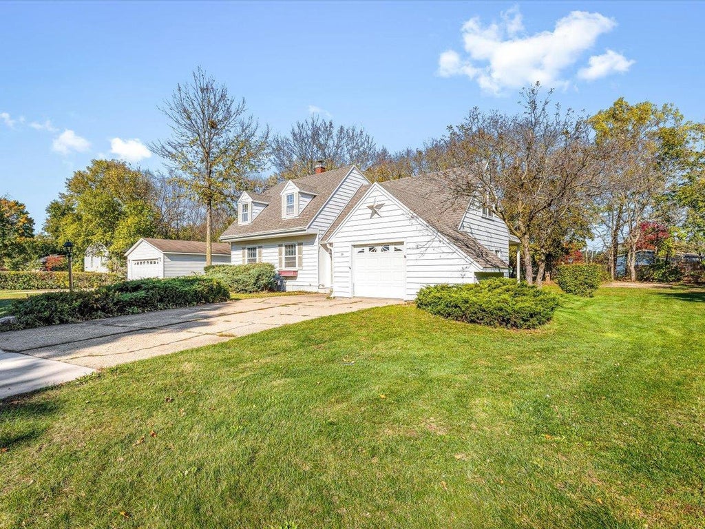 Photo of 15 Valley ROAD, Beloit, WI 53511 (MLS # 2035131)