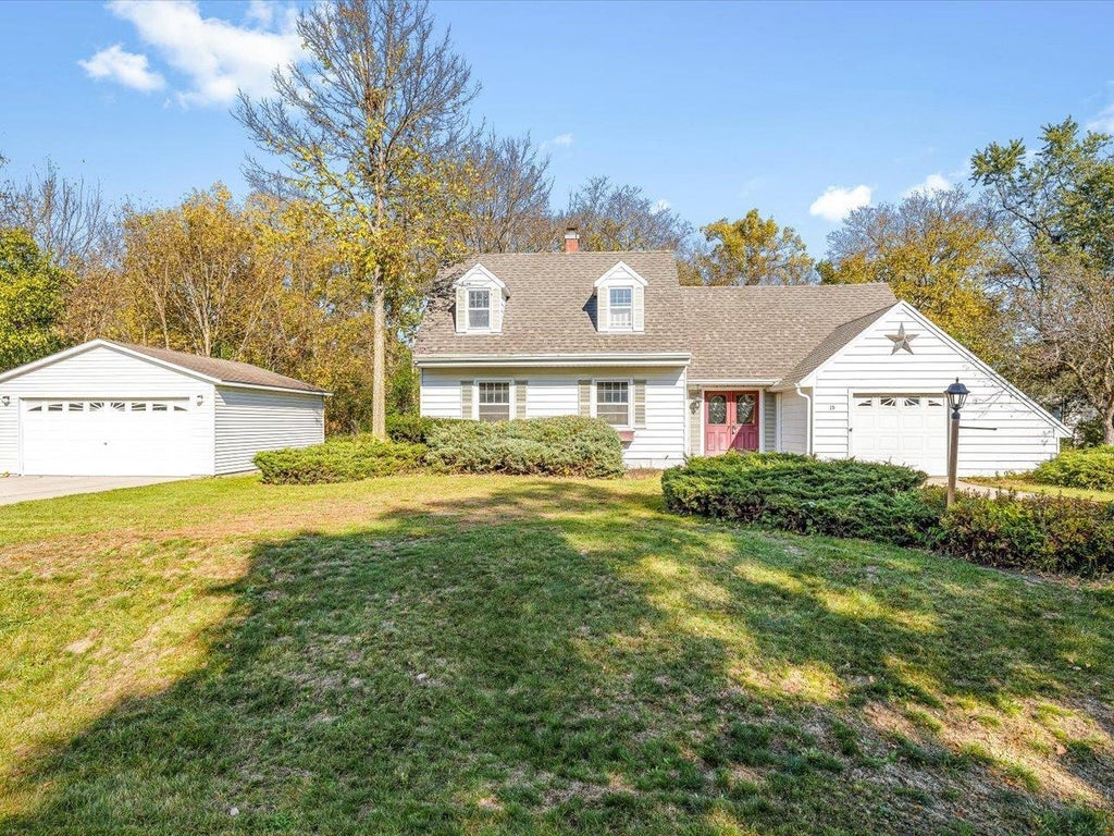 Photo of 15 Valley ROAD, Beloit, WI 53511 (MLS # 2035131)