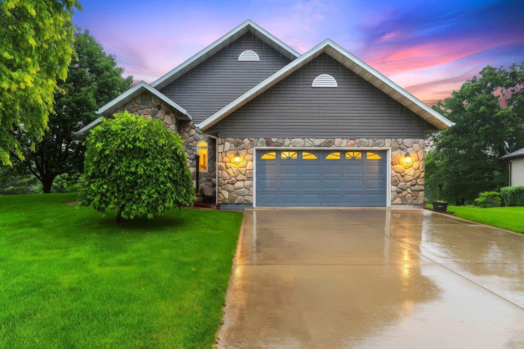 Photo of 74 Shore DRIVE, Clintonville, WI 54929 (MLS # 50327632)
