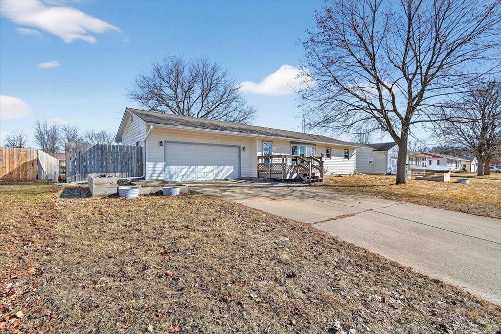 Photo of 198 Juniper AVENUE, Brodhead, WI 53520 (MLS # 2016861)