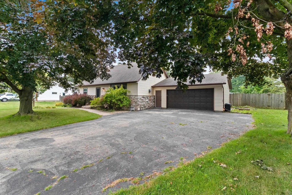 Photo of 1412 Linda AVENUE, Menasha, WI 54952 (MLS # 50330733)