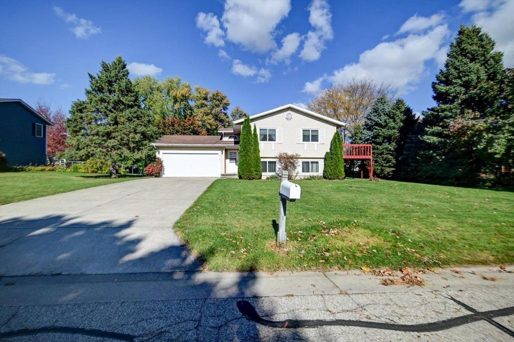 Photo of 316 Washburn ROAD, Deerfield, WI 53531 (MLS # 2011813)