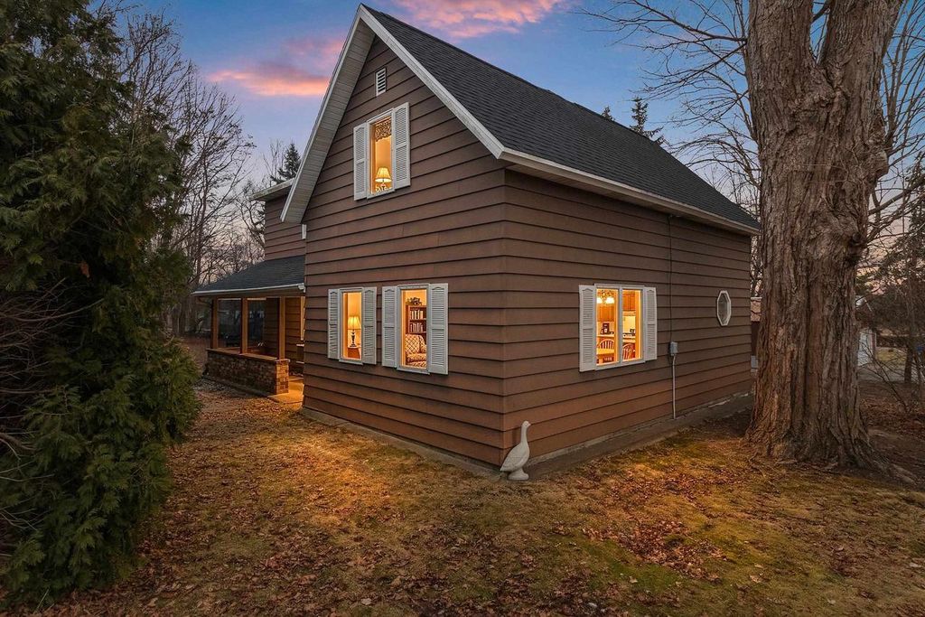 Photo of E8557 Weyauwega ROAD, New London, WI 54961 (MLS # 50321868)