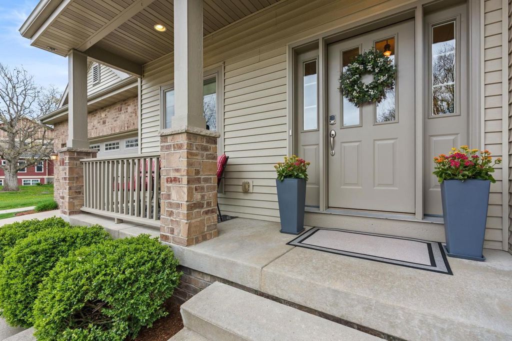 Photo of 5639 Old Oak DRIVE, Fitchburg, WI 53711 (MLS # 2021836)