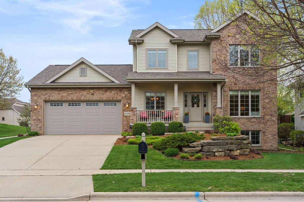 Photo of 5639 Old Oak DRIVE, Fitchburg, WI 53711 (MLS # 2021836)
