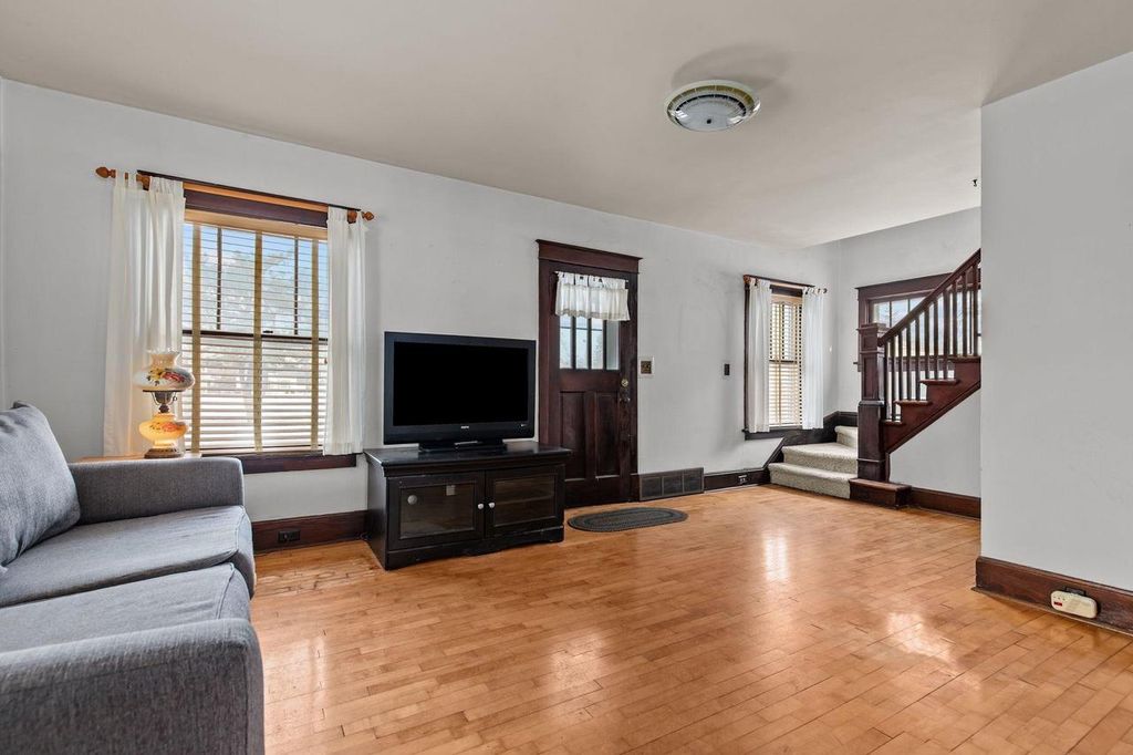 Photo of 333 E Franklin AVENUE, Neenah, WI 54956 (MLS # 50320410)