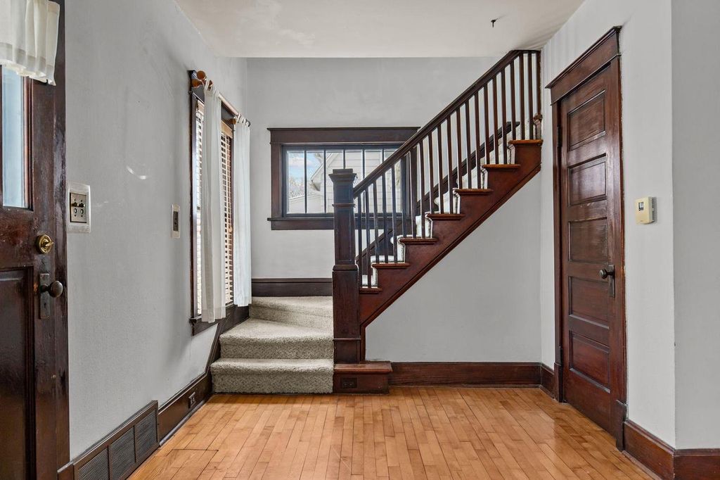 Photo of 333 E Franklin AVENUE, Neenah, WI 54956 (MLS # 50320410)