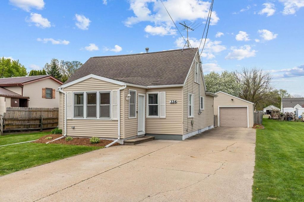 Photo of 226 Gruenwald AVENUE, Neenah, WI 54956 (MLS # 50325016)