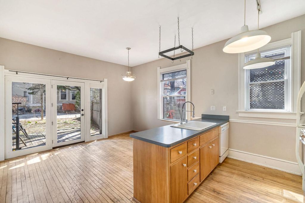 Photo of 1566 N Warren AVENUE #1568, Milwaukee, WI 53202 (MLS # 1956476)