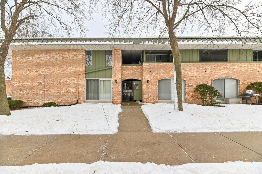 Photo of 4117 W Rivers Edge CIRCLE #10, Brown Deer, WI 53209 (MLS # 1951136)