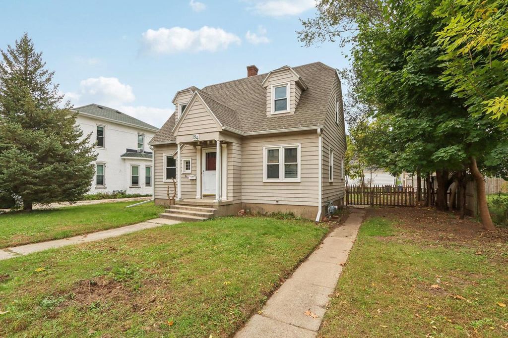 Photo of 124 W Franklin STREET, Portage, WI 53901 (MLS # 2011663)