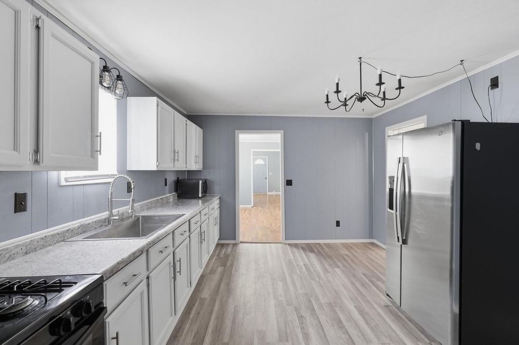 Photo of 513 School AVENUE, Oshkosh, WI 54901 (MLS # 50322543)