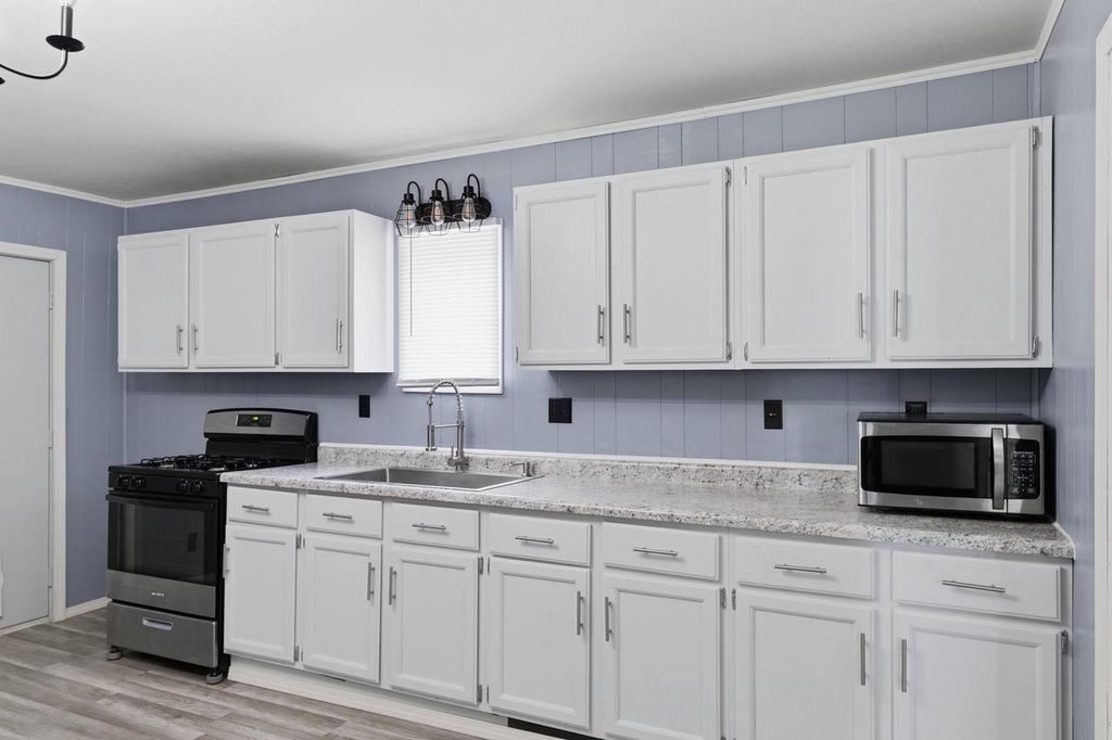 Photo of 513 School AVENUE, Oshkosh, WI 54901 (MLS # 50322543)