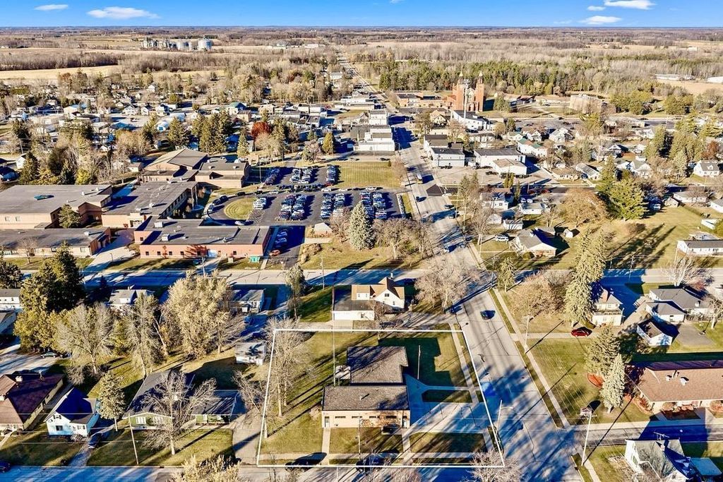 Photo of 421 S St Augustine STREET, Pulaski, WI 54162 (MLS # 50318470)