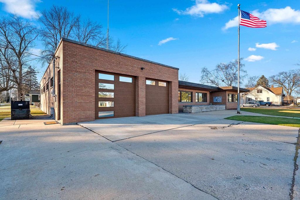 Photo of 421 S St Augustine STREET, Pulaski, WI 54162 (MLS # 50318470)