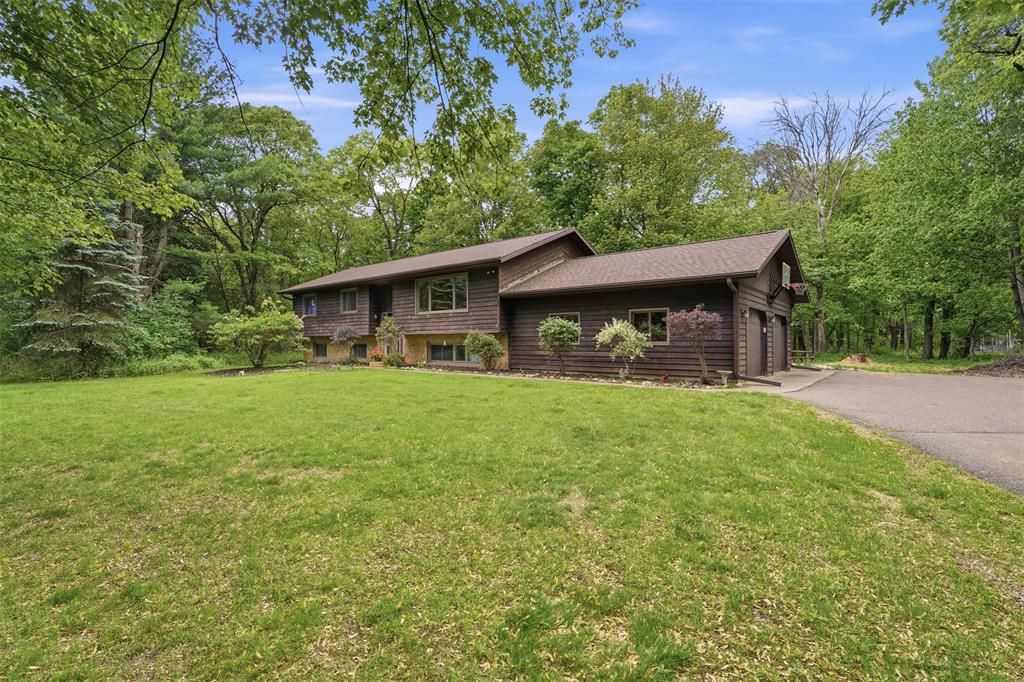 Photo of 642 S 57th AVENUE, Eau Claire, WI 54703 (MLS # 1600856)