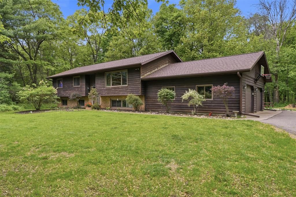 Photo of 642 S 57th AVENUE, Eau Claire, WI 54703 (MLS # 1600856)