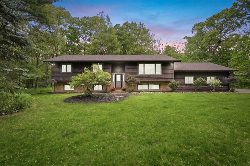 Photo of 642 S 57th AVENUE, Eau Claire, WI 54703 (MLS # 1600856)
