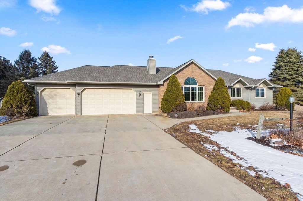 Photo of 4480 Shawano AVENUE, Green Bay, WI 54313 (MLS # 50321617)