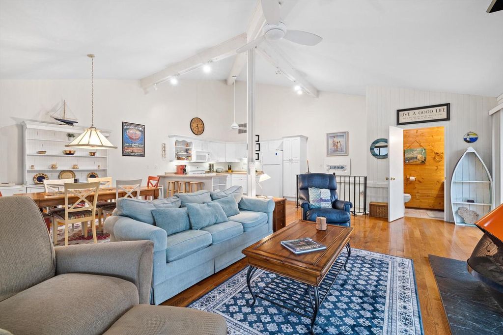 Photo of 521 Bristol Oak COURT #D, Fontana, WI 53125 (MLS # 1945834)