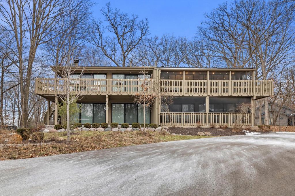 Photo of 521 Bristol Oak COURT #D, Fontana, WI 53125 (MLS # 1945834)