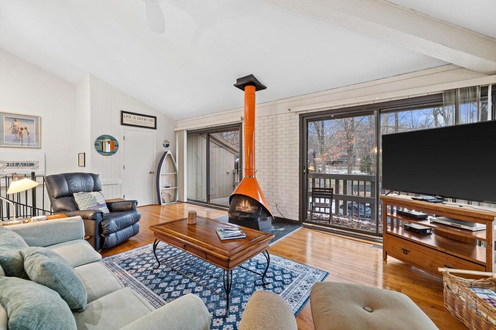 Photo of 521 Bristol Oak COURT #D, Fontana, WI 53125 (MLS # 1945834)