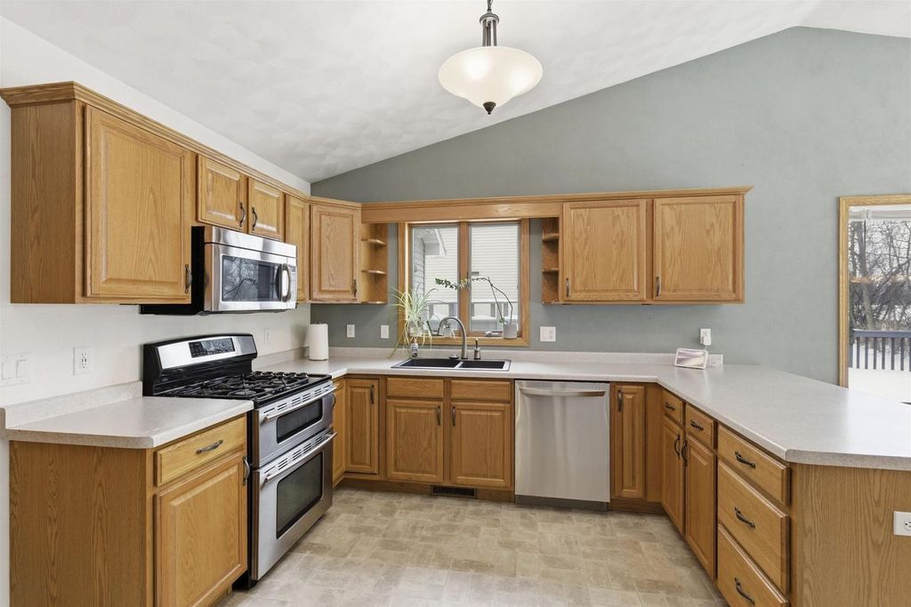 Photo of 2294 Meadow Heights CIRCLE, Neenah, WI 54956 (MLS # 50322513)