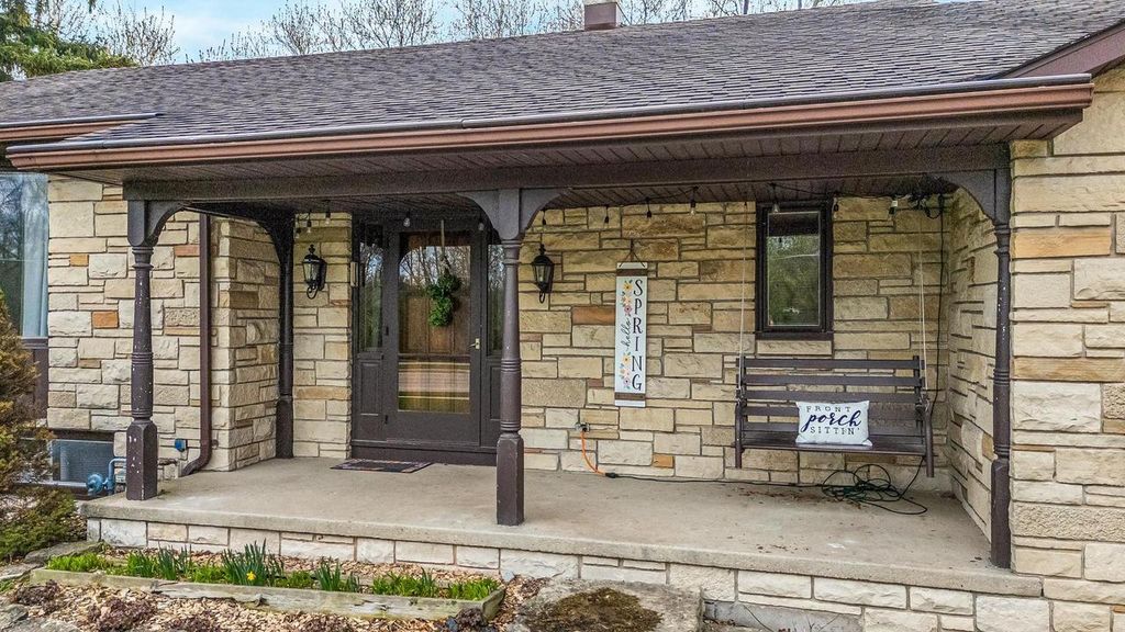 Photo of 825 W Kimberly AVENUE, Kimberly, WI 54136 (MLS # 50324709)