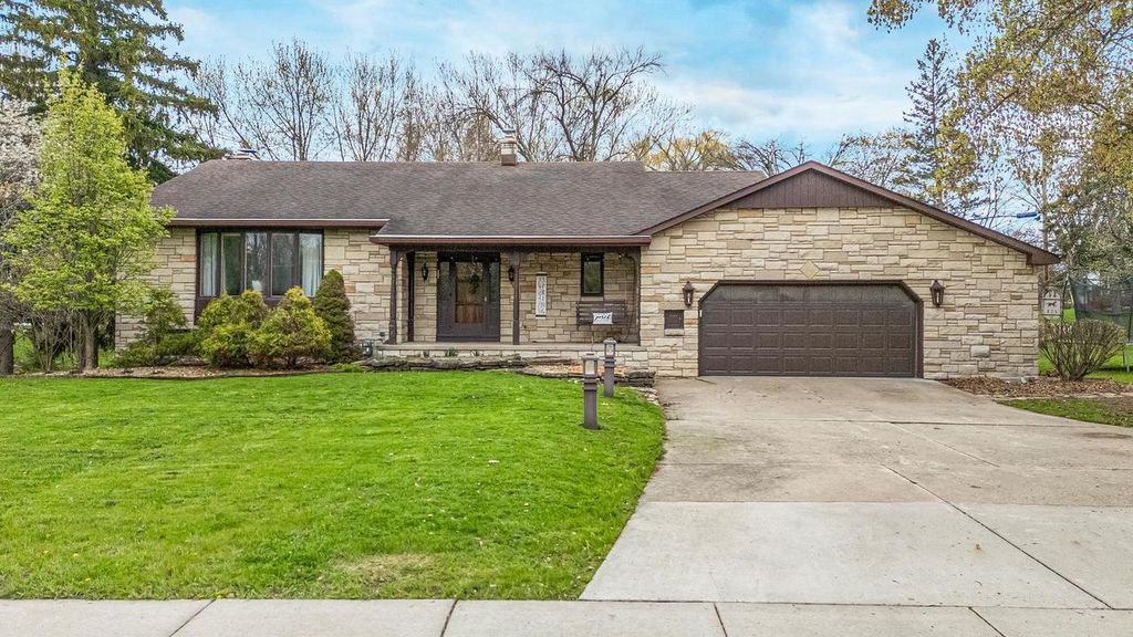 Photo of 825 W Kimberly AVENUE, Kimberly, WI 54136 (MLS # 50324709)