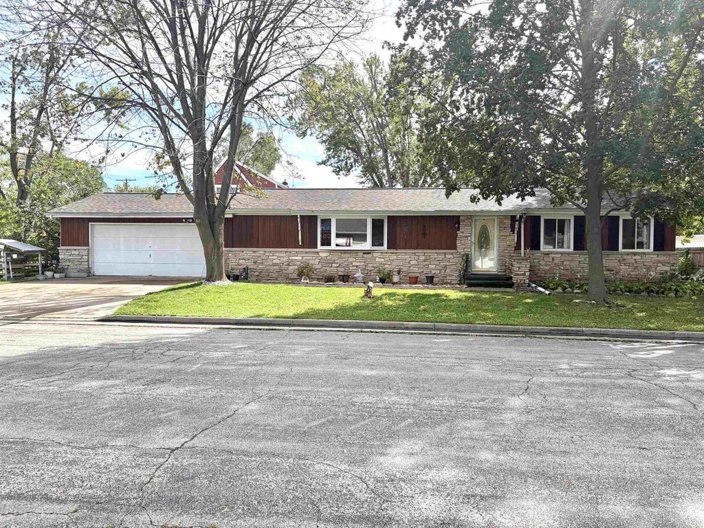 Photo of 241 Butte Des Morts DRIVE, Menasha, WI 54952 (MLS # 50332813)