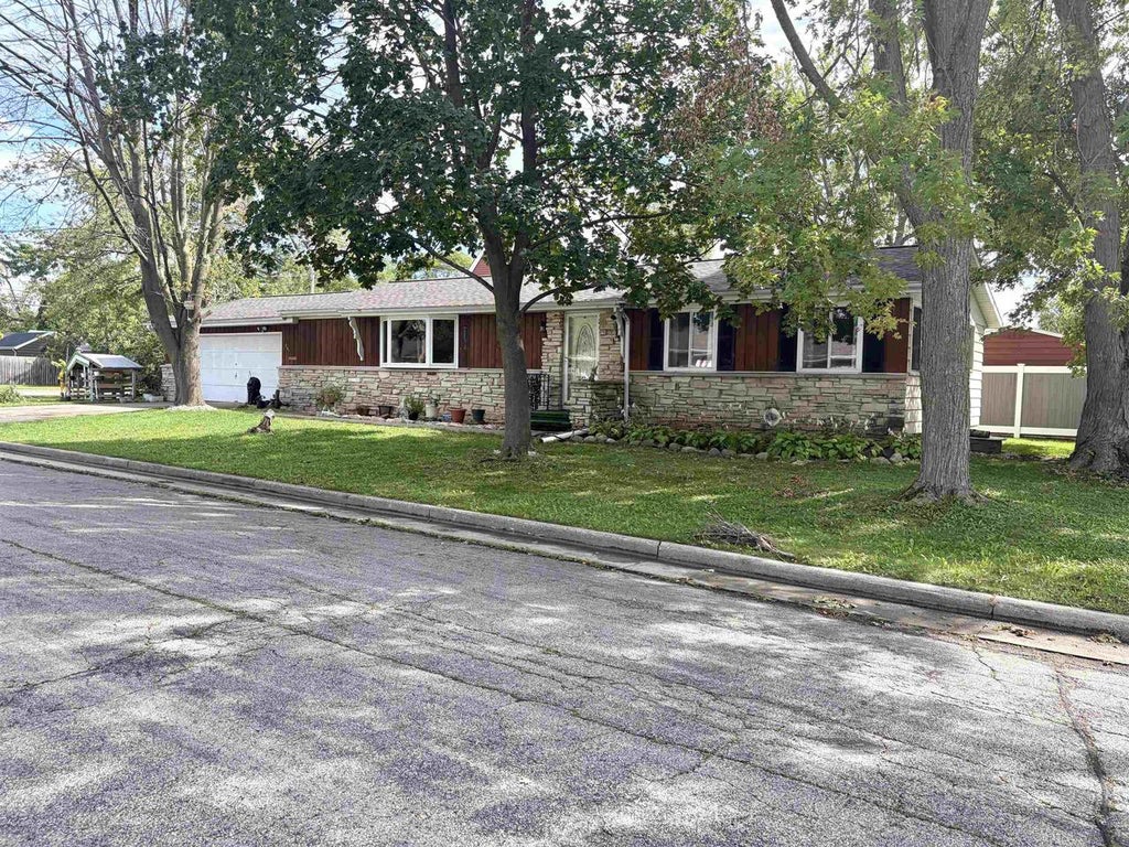 Photo of 241 Butte Des Morts DRIVE, Menasha, WI 54952 (MLS # 50332813)